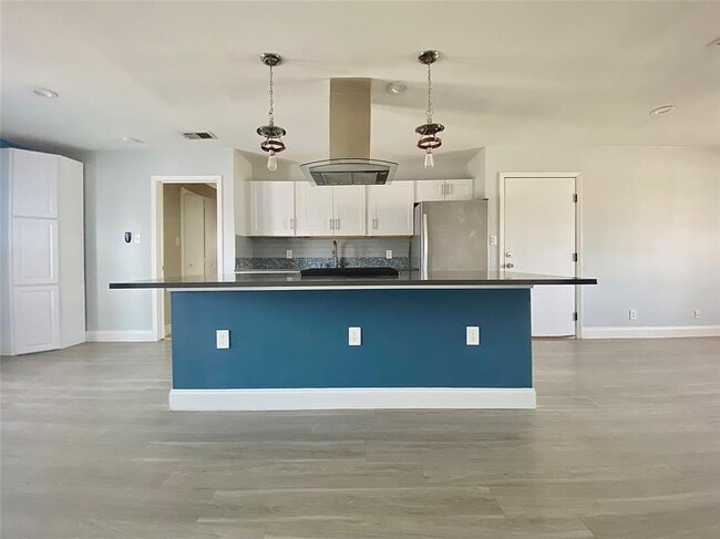 Building Photo - 8602 Colonial Dr