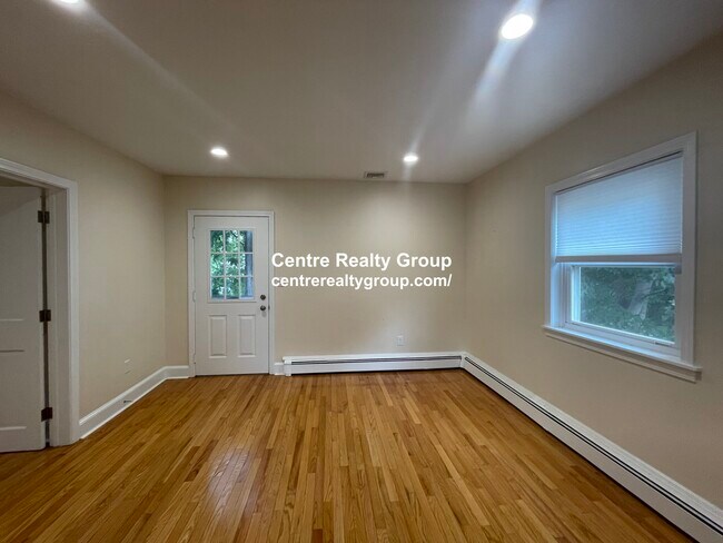Building Photo - 30 Beecher Pl
