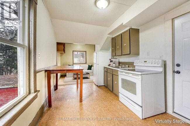 Building Photo - 132 Forsyth St S