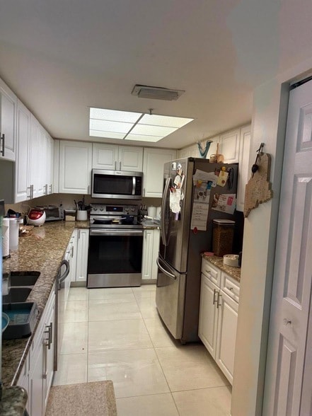Building Photo - 1400 Crestwood Ct S