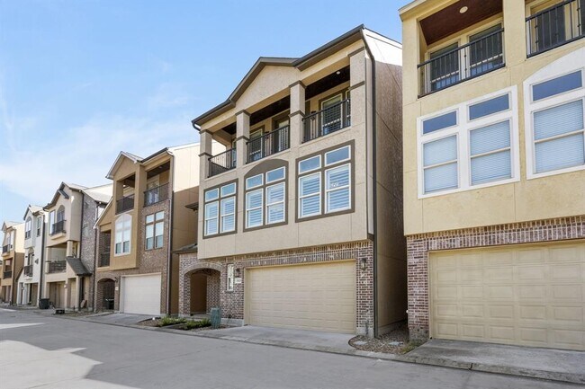 Foto del edificio - 11025 Upland Forest Dr