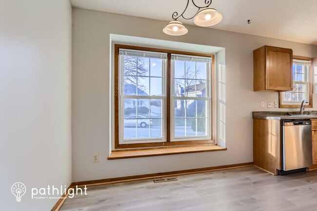 Foto del edificio - 4902 Arrowood Lane North