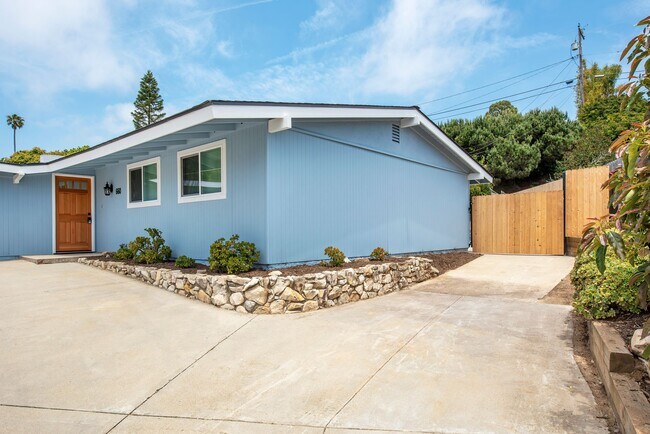 Building Photo - REMODELED MESA 3BED/2BATH HOME PLUS A BONU...