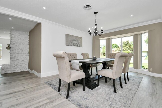 Building Photo - 3915 Tidewater Dr