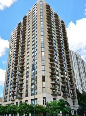 Building Photo - 70 W Huron St