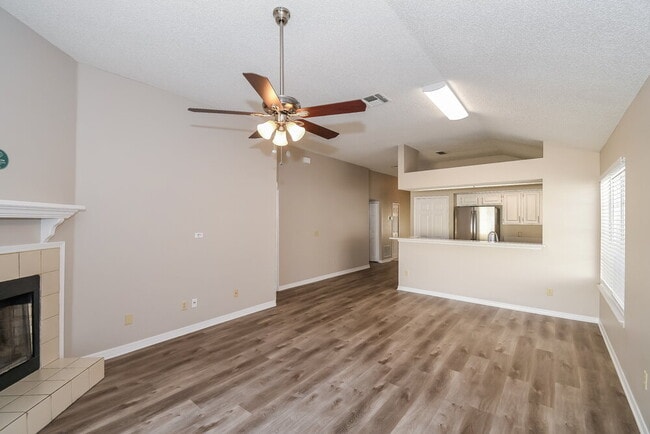 Foto del edificio - 7737 Manassas Ct E