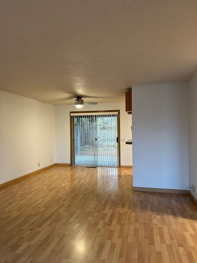 Foto del edificio - FREE RENT! Newly Updated Single Level Home in Established Keizer Neighborhood