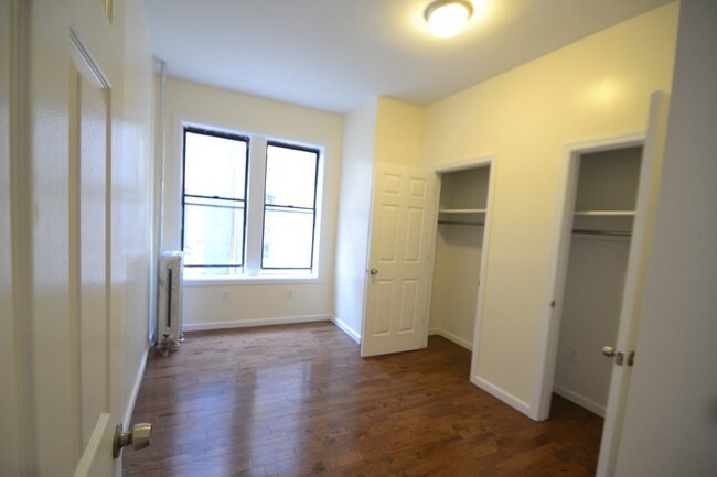 Building Photo - 25 Vermilyea Ave