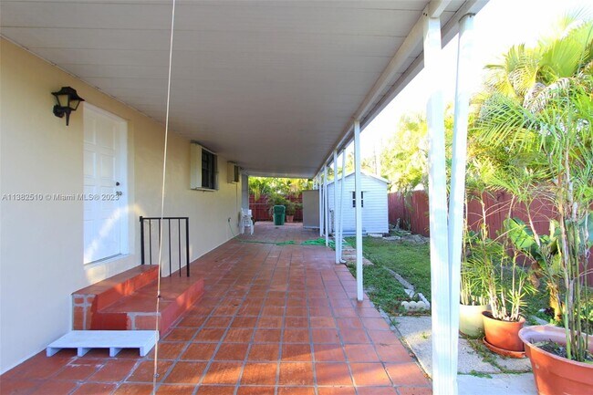 Foto del edificio - 1135 SW 72nd Ave