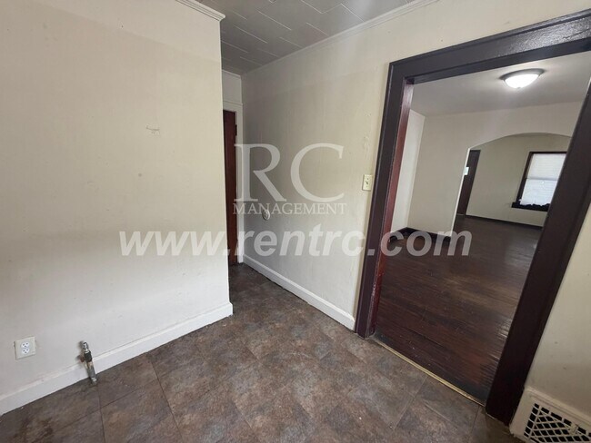 Building Photo - 625.5 Commercial-