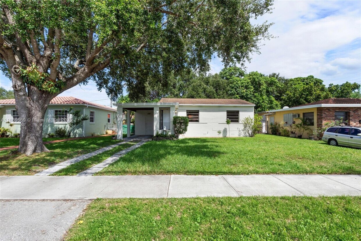 Foto principal - 301 SW 51st Ave