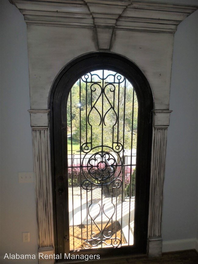 Foto del edificio - 8116 Carrington Dr
