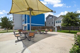 Building Photo - 5502 Cuerta St