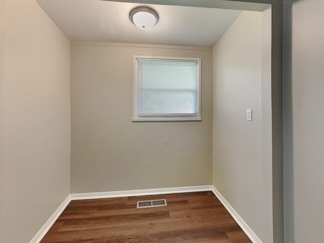 Building Photo - 120 Brookside Dr