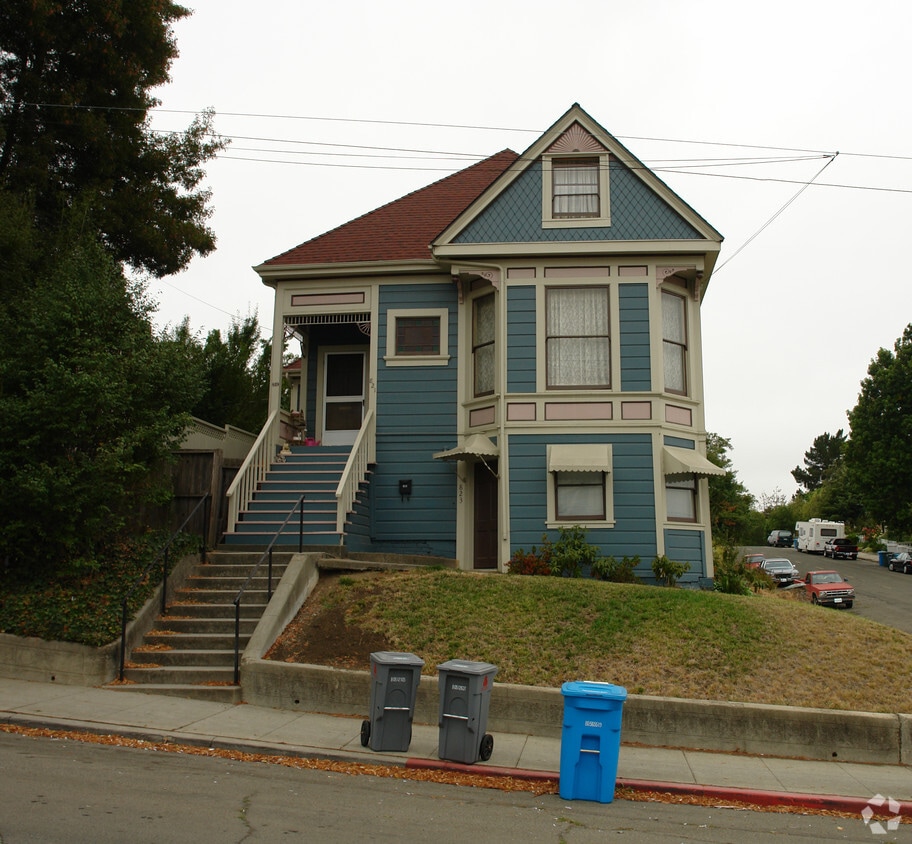 Building Photo - 819-823 Santa Clara St