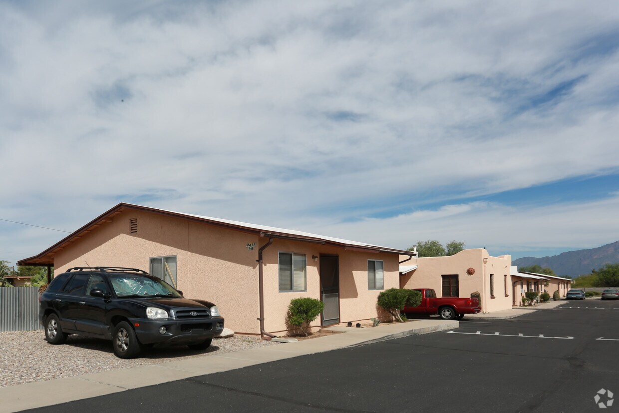 Foto del edificio - 4413-4415 E 3rd St