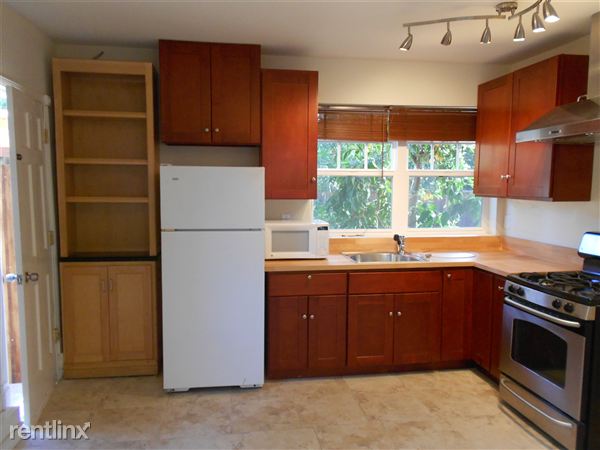 Building Photo - 880 Santa Rita Ave