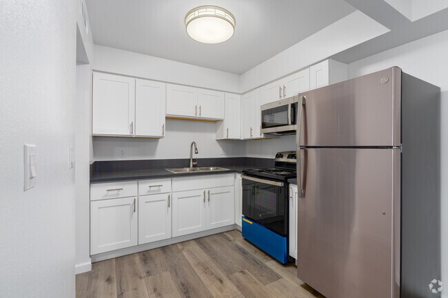 3 habitaciones, 2 baños - 997 pies cuadrados - Cocina - Maple Palace Luxury Apartments