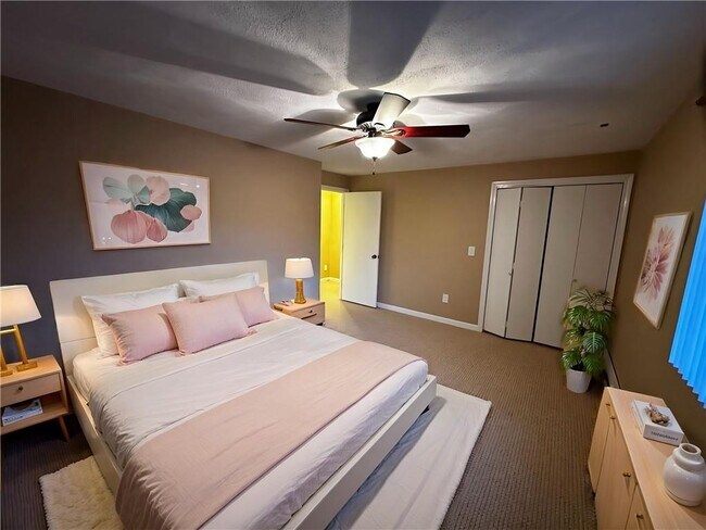 Building Photo - 205 Woodside Dr