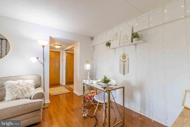 Foto del edificio - 3307 Valley Dr