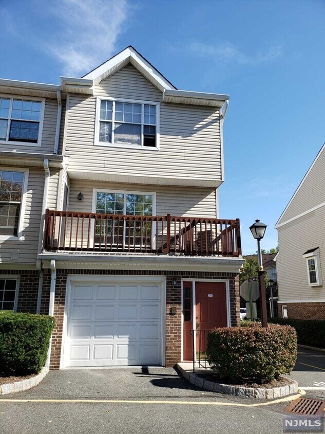 219 Village Cir Dr, Fort Lee, NJ 07024 Condo for Rent in Fort Lee, NJ
