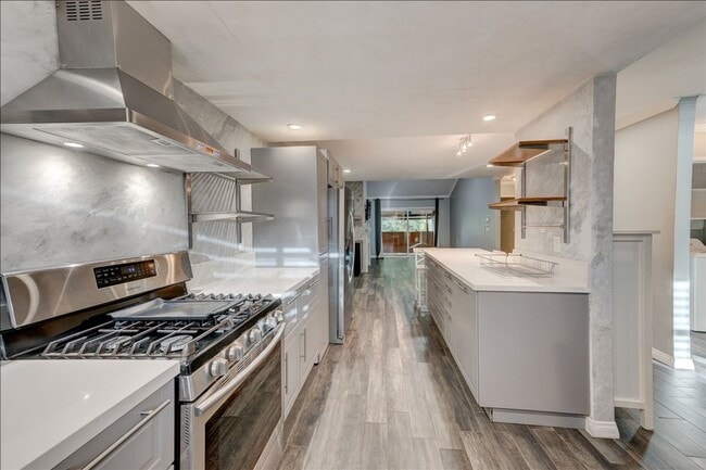 Building Photo - 7765 Saranac Pl