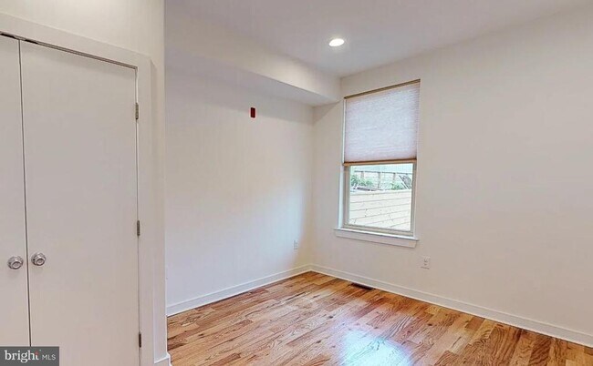Foto del edificio - 1642 N Marshall St