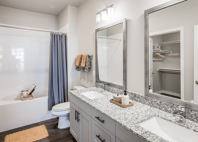 Foto del edificio - 10920 Day Rd