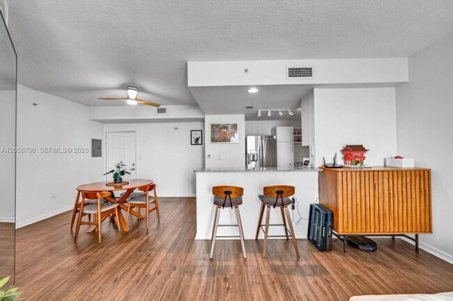 Foto del edificio - 275 NE 18th St
