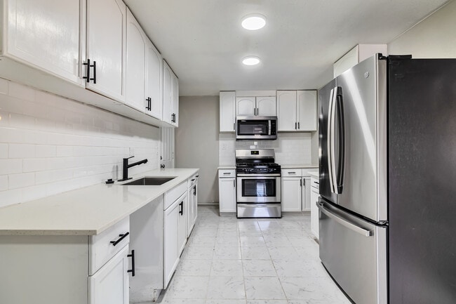 Building Photo - 1535 W Buckeye Rd