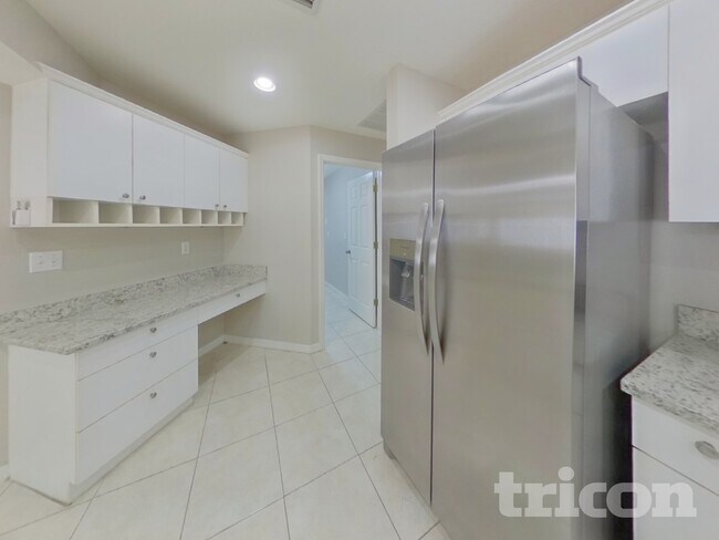 Foto del edificio - 4614 Breezy Pines Blvd
