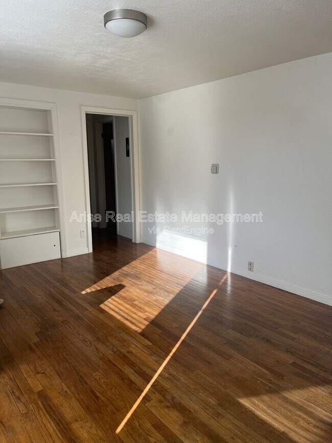 Foto del edificio - 130 SW Canyon Dr