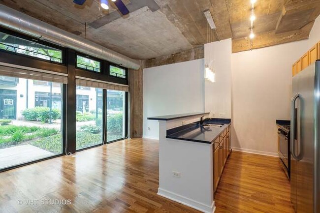 Building Photo - 1111 W 14th Pl