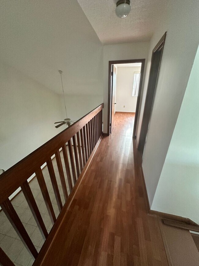 Building Photo - 3 Bedroom Townhome - New Pictures Coming Soon!!