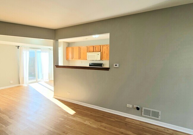 Building Photo - 1042 Four Seasons Blvd