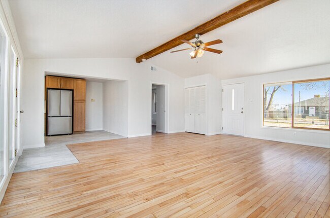 Photo - 105 S Kendall St House