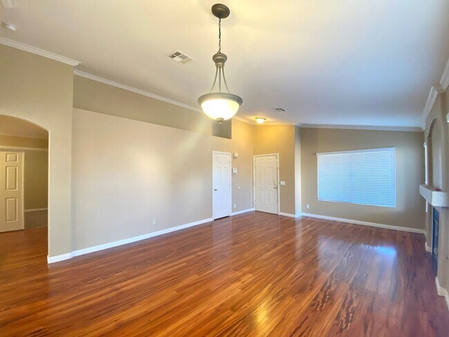 Foto del edificio - BEAUTIFUL SINGLE STORY HOUSE IN SUMMERLIN