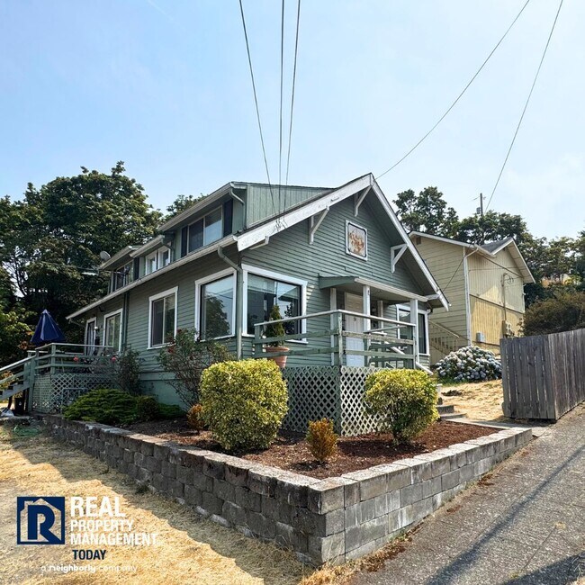 Building Photo - Dammrose - 3201 (Cascade Group)