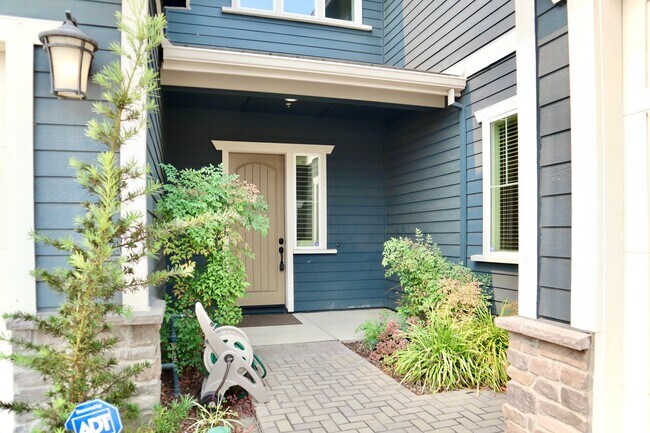 Foto del edificio - Stunning 3,400 Square Foot Home For Rent! ...