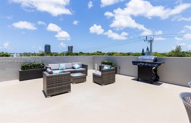 Foto del edificio - 7105 NE 4th Ct
