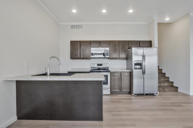 Foto del edificio - Clear Ridge & Jackson Heights Townhomes