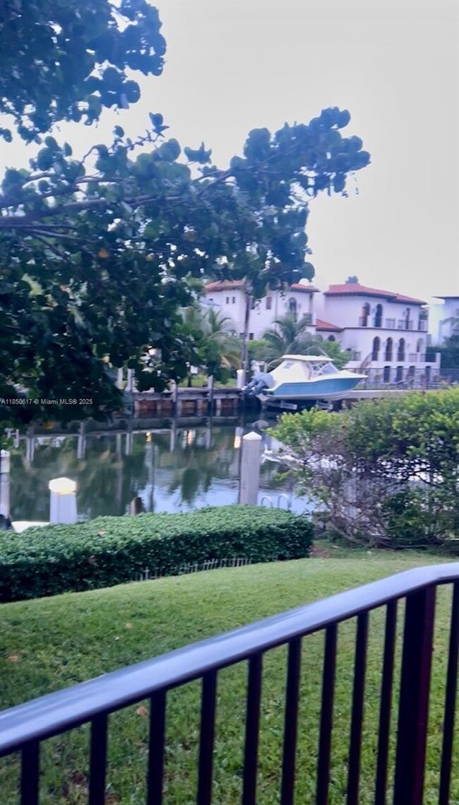 Foto del edificio - 6855 Edgewater Dr