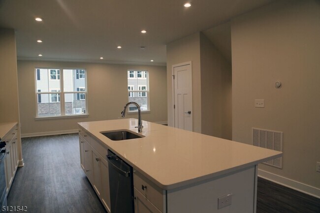 Building Photo - 27 Clausen Ct