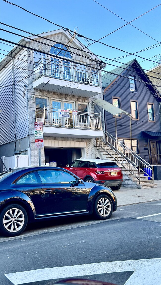 Building Photo - 115 Webster Ave