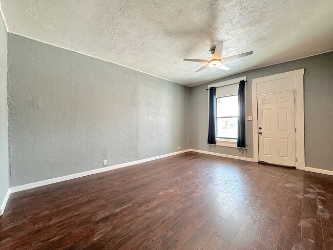 Foto del edificio - 3906 Tularosa Ave