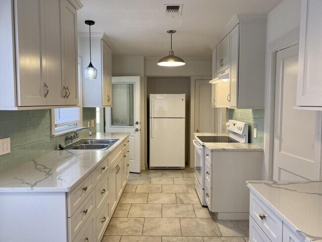 Photo - 223 Shadwell Dr House