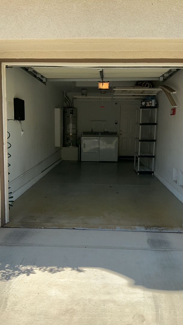 Foto del edificio - 41696 Woodridge Ave