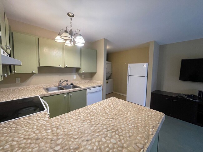 Foto del edificio - Unfurnished One Bedroom Available Immediately!