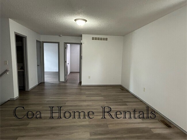 Foto del edificio - Northeast Duplex