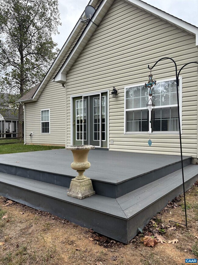 Foto del edificio - 127 Deerwood Dr